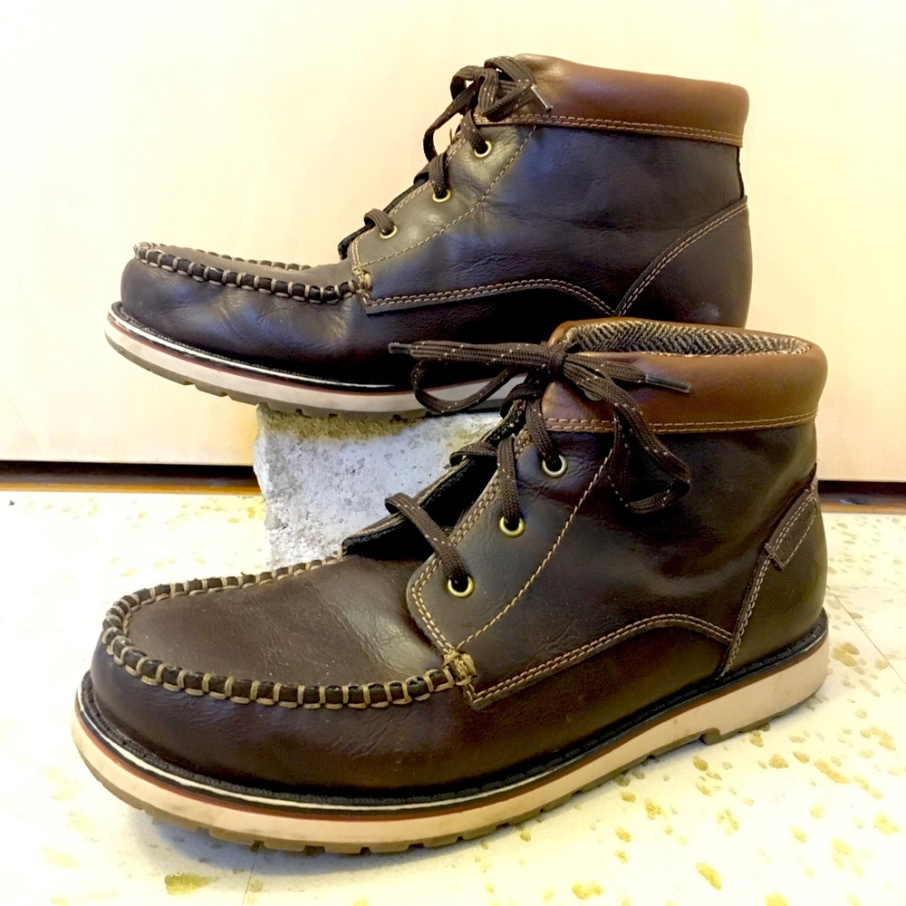 Mens Eddie Bauer mid top, 6.5 (womens 8.5)